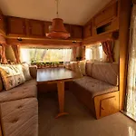Eira Glamping - Romantic, Ocean View, Fire Pit אתר קמפינג Stornes